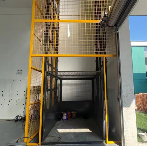 龙潭导轨式升降机助力物流园破解运输难题