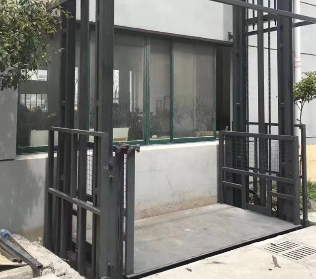 龙潭导轨式施工升降机助力民生工程提速增效